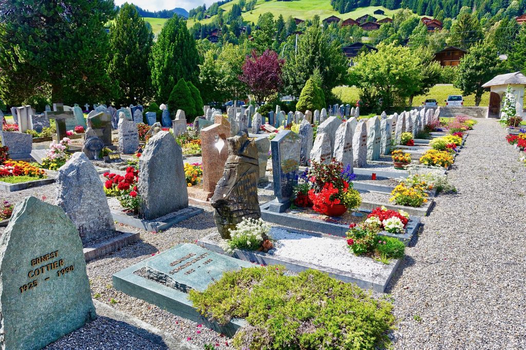 Un cimetière fleuri